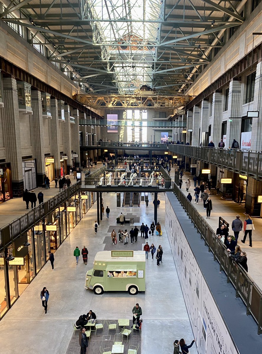 First visit to <a href="/BatterseaPwrStn/">Battersea Power Station</a> wow what an impressive place! 🥰 

#London
