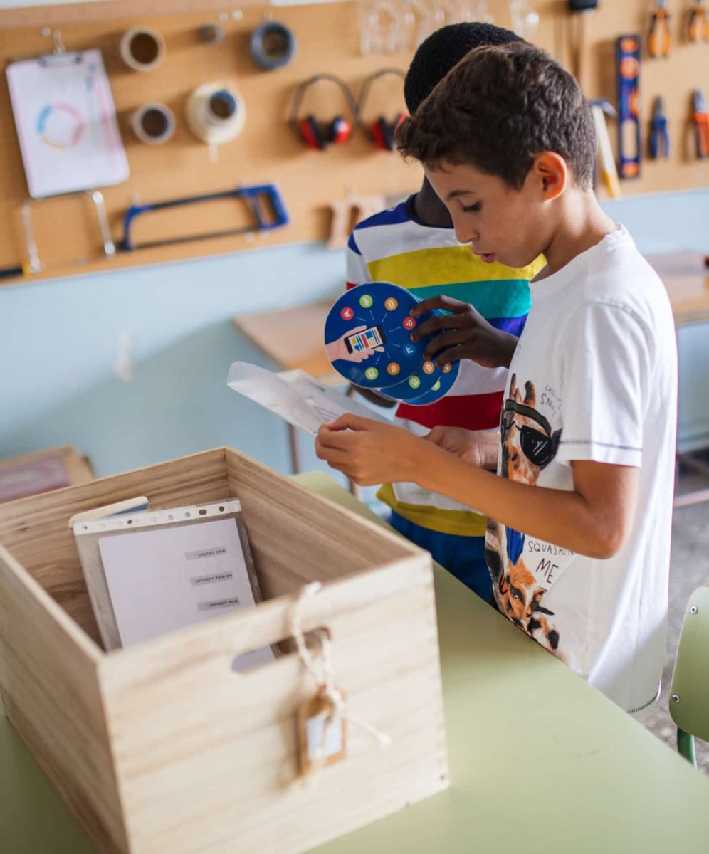 EduSupervision's tweet photo. Top story: @escuela21org: 'Imágenes del making off de la grabación que hicimos en el Colegio Marià Fortuny de Reus sobre la propuesta de las Cajas de Aprendizaje. ' https://t.co/KX2dbZsjR7, see more https://t.co/qiQ7mzHD4S