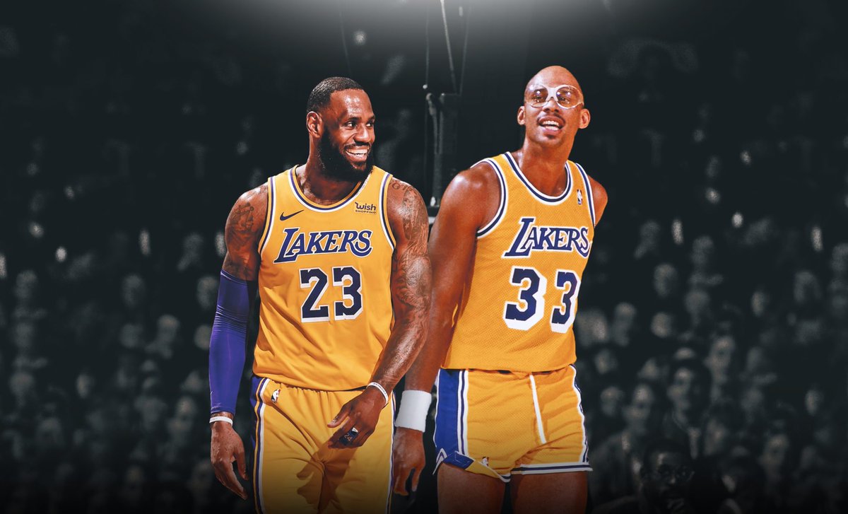 basketusa's tweet photo. ✈️ Ils sont Français et vont décoller pour Los Angeles, afin de réaliser le rêve d'une vie : assister au record de LeBron James, directement sur place !

C'est la folle histoire de Maxime, Noë, Yanis et Bruno, racontée par @SHauraix_NBA.

— À lire :
➡️ https://t.co/l1FUrJ5zYT ⬅️ https://t.co/YBNFLLFqSq