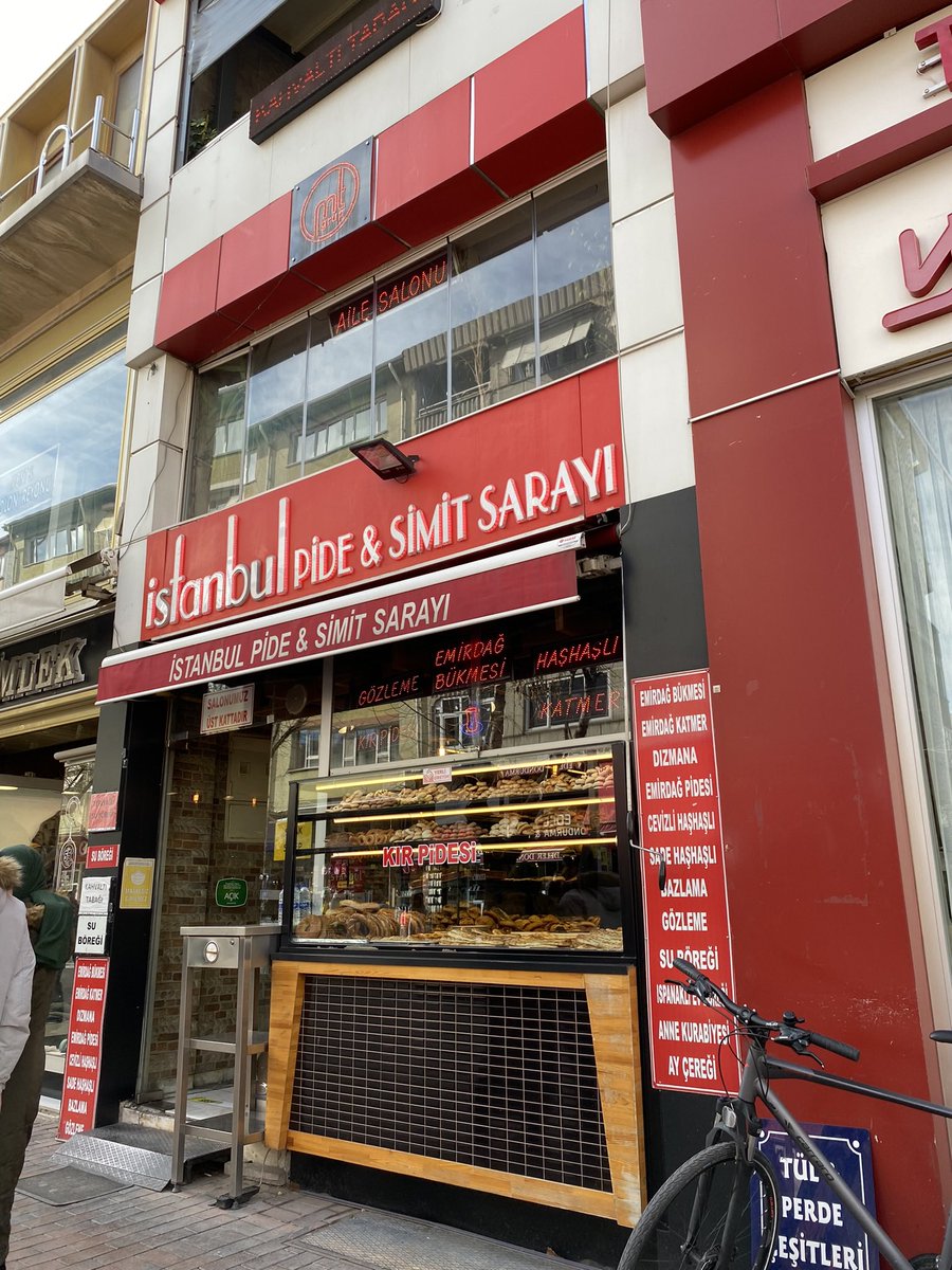 Eskişehir ‘in biraz kafası karışmış gibi İSTANBUL pide simit sarayı ama Emirdağ bükmesi, Emirdağ katmer, Emirdağ pidesi