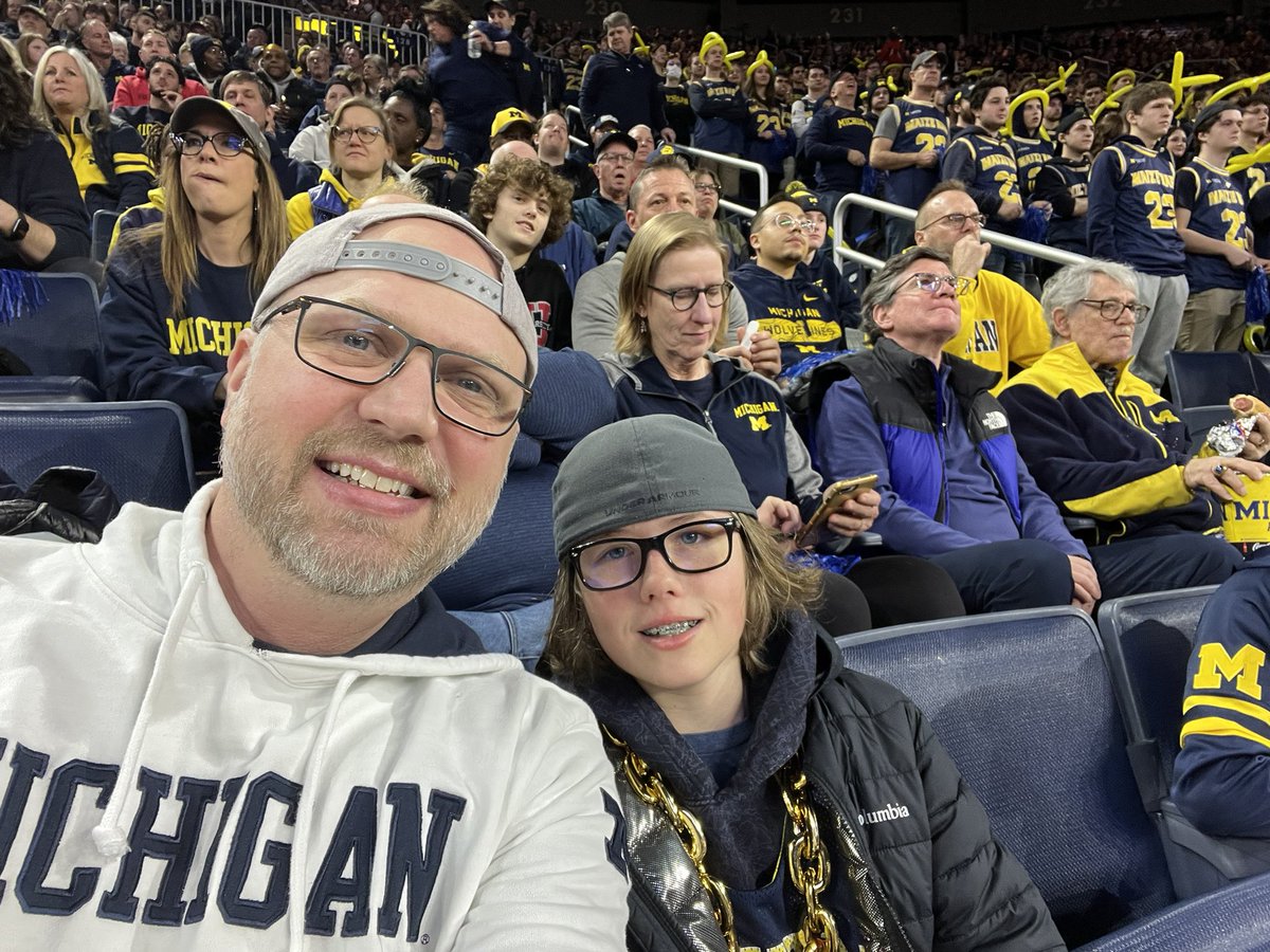 RaelMussell's tweet photo. #crislerlive. LETS GO BLUE! https://t.co/BrM8dCShxh
