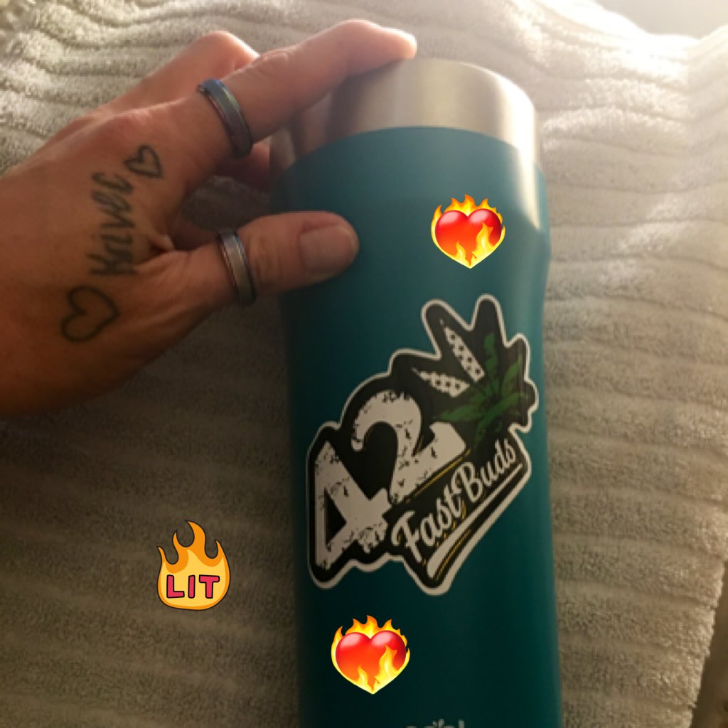 QueenKrivec82's tweet photo. This is my new cup I just made with the stickers that fast buds sent my hubby @ChadKrivec look how pretty made this my profile picture @Fast_Buds https://t.co/LaRc6uhvHU