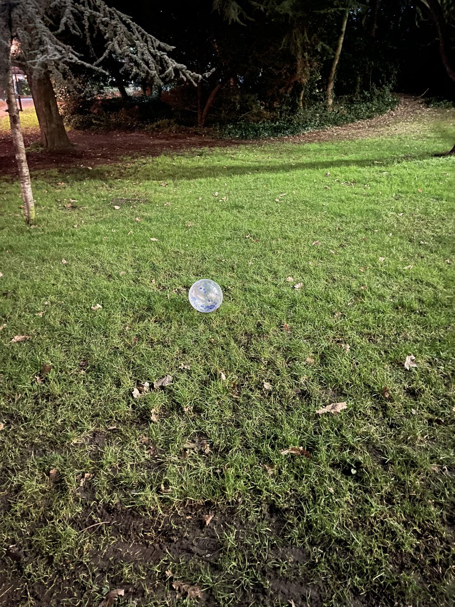 RahulShindeOffi's tweet photo. Just found a Chinese balloon in #England. Trust me it’s made in China 🇨🇳.
#ChineseSpyBalloon #USA https://t.co/D50d5D4ym1