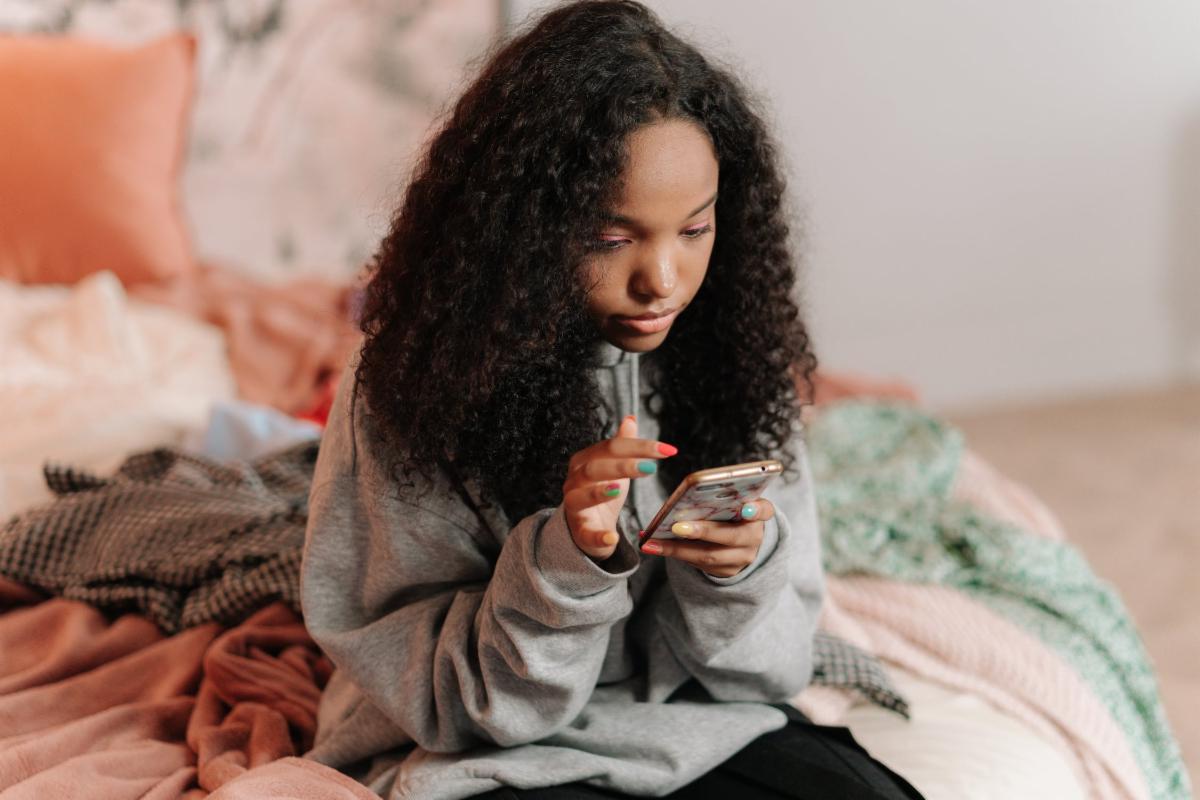 Cyber Civics (@cybercivics) on Twitter photo It’s #TeenDatingViolenceAwarenessMonth. It only takes a moment to download an app & have a whole world of possible “dates” at your fingertips. Visit our Learning Hub to find out more and start a conversation. 📱💔📱 <a href="/loveisrespect/">love is respect</a> #tdvam
cyberwise.org/dating-apps It’s #TeenDatingViolenceAwarenessMonth. It only takes a moment to download an app & have a whole world of possible “dates” at your fingertips. Visit our Learning Hub to find out more and start a conversation. 📱💔📱 <a href="/loveisrespect/">love is respect</a> #tdvam
cyberwise.org/dating-apps