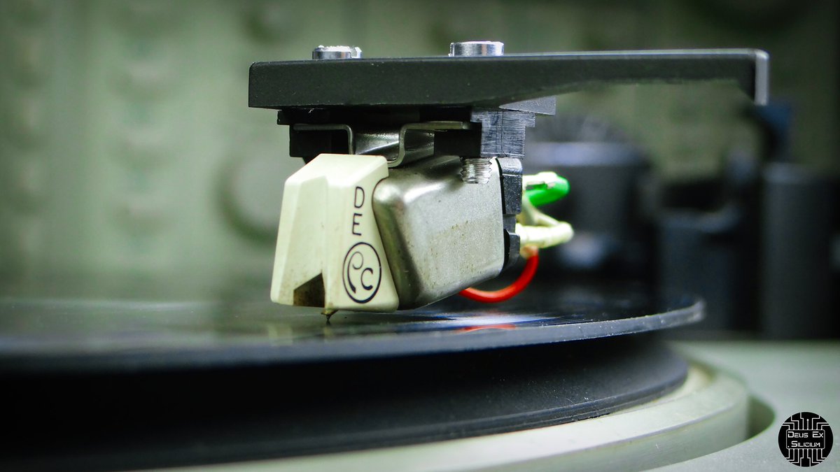 dexsilicium's tweet photo. Bon, dans le prochain épisode (semaine prochaine) on parlera vinyle, platine, sillon, diamant, entraînement, tête de lecture, amplification de signal, etc.
Depuis le temps que vous me le suggérez😉 https://t.co/pqunnT4KU8