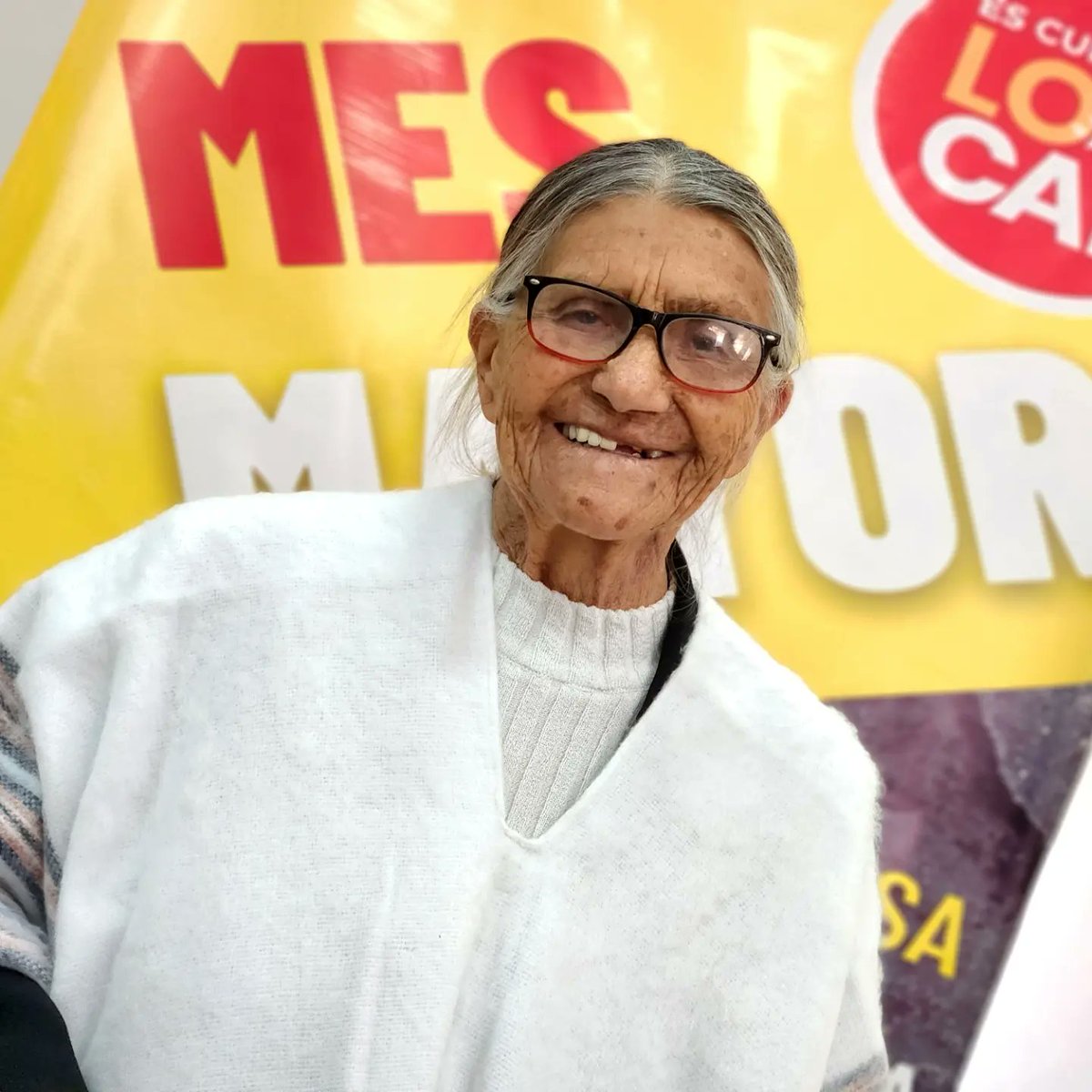 AlcaldiadeBosa's tweet photo. 🟢 ¡Le cumplimos a las iniciativas ganadora de #PresupuestosParticipativos!
Nuestra alcaldesa @lizjgonzalez16 acompañó el reconocimiento a María de 98 años. Ella hace parte de las 2️⃣5️⃣0️⃣ personas mayores vinculadas a las actividades físicas y culturales del #MesMayor 👴🏻👵🏼 https://t.co/4W5h6ufaSL
