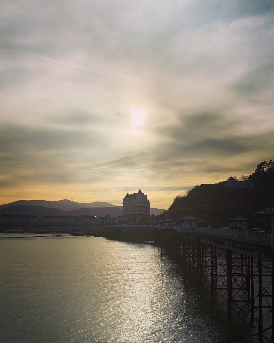 ClaireBowler1's tweet photo. The #sunset over #llandudno today . . . https://t.co/iedV500LAo