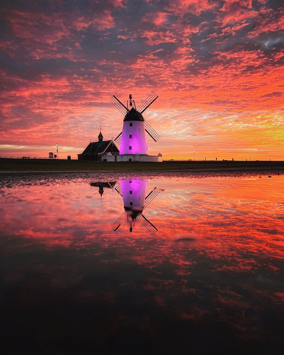 Curley on Twitter "RT JohnThrelfall_ Stunning sunset this evening