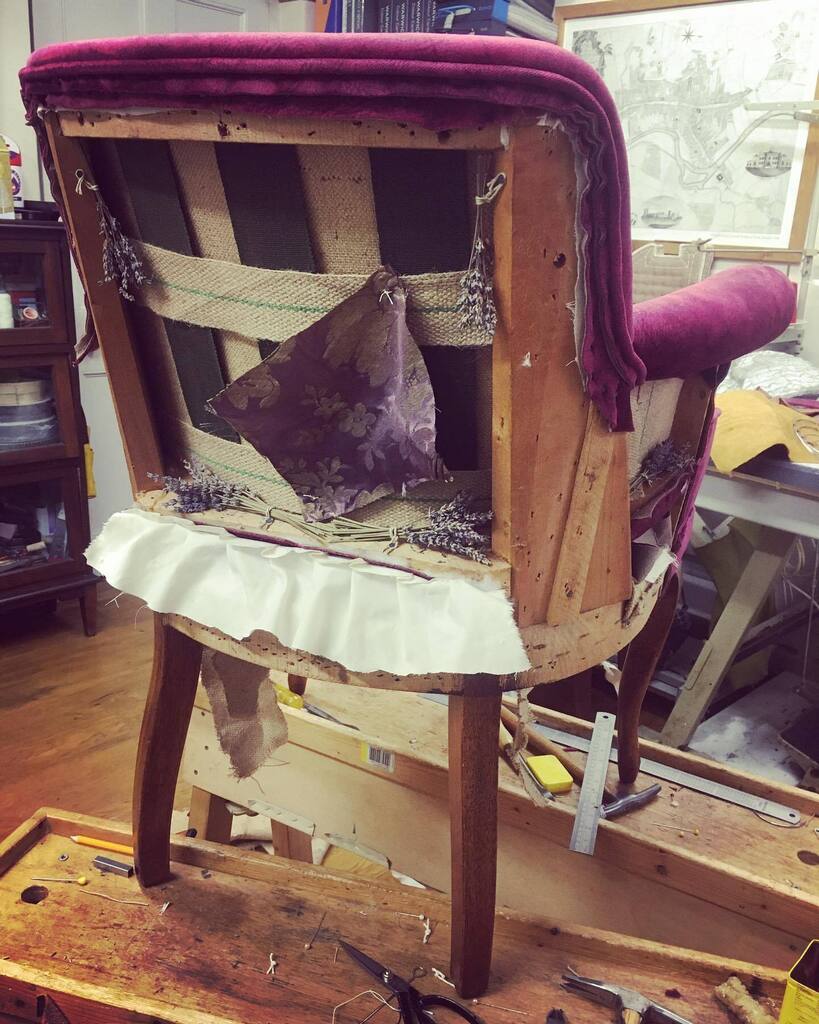 Leaving a bit of history inside the chair before closing up ! 

#upholstery 
#reupholstery 
#traditionalupholstery 
#椅子張り 
#椅子張替え 
#オリジナル生地 
#originalfabric