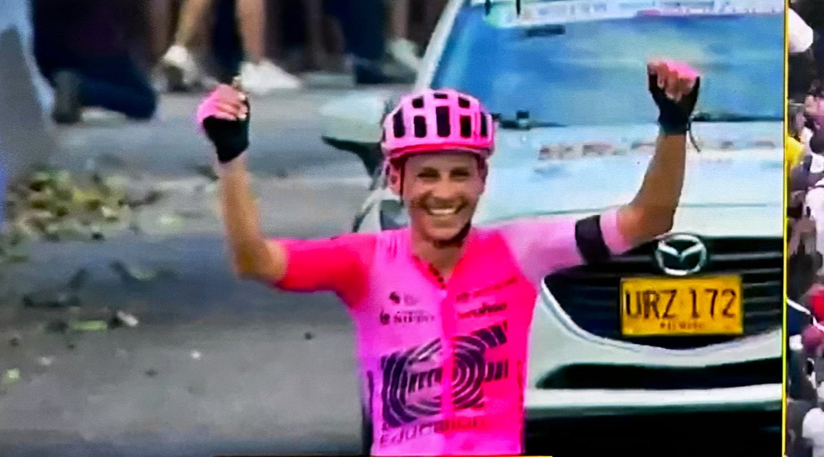 BiciGoga's tweet photo. Esteban Chaves 🇨🇴@estecharu nuevo campeón nacional de ruta @EFprocycling 
2º @danifmartinez96 
3º @NairoQuinCo https://t.co/982jyiUWJv