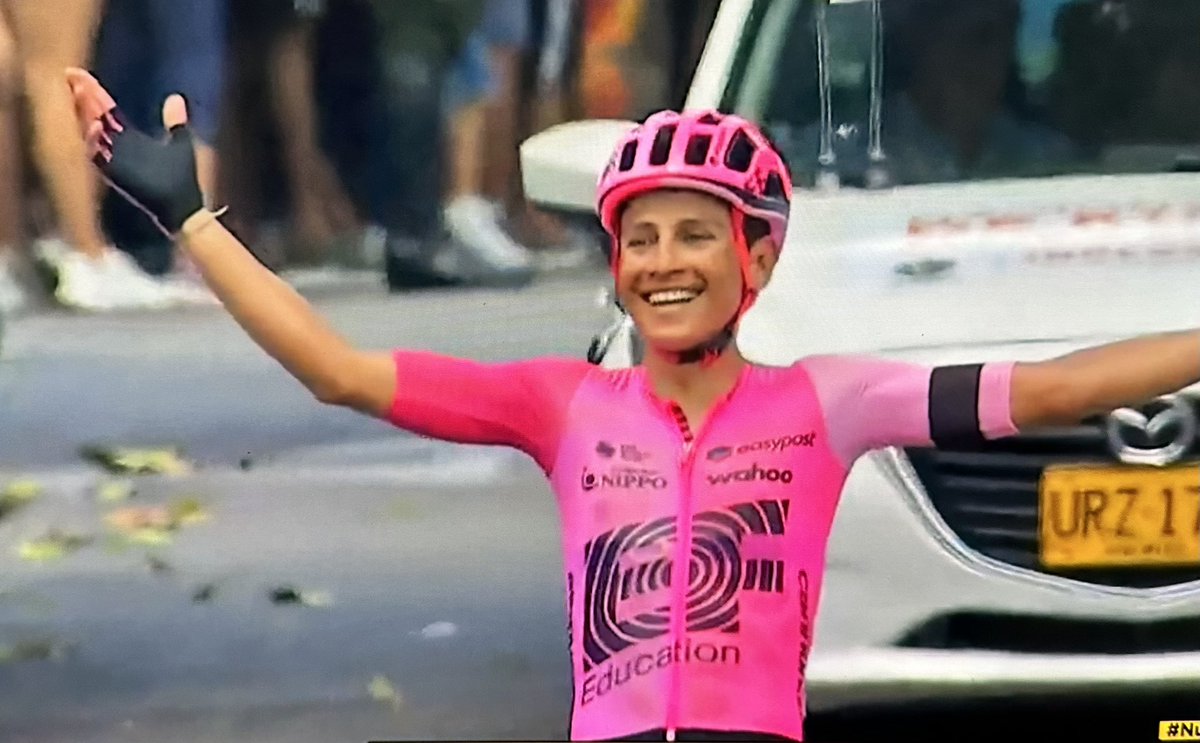 BiciGoga's tweet photo. Esteban Chaves 🇨🇴@estecharu nuevo campeón nacional de ruta @EFprocycling 
2º @danifmartinez96 
3º @NairoQuinCo https://t.co/982jyiUWJv