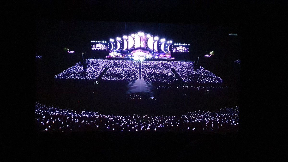 Jessy30082's tweet photo. Weil es gestern so schön war sind wir heute doch nochmal spontan in die letzte Vorstellung gegangen💜 es war einfach so schön 🥰  @BTS_UPDATES_GER @bts_bighit #YetToComeInGermany #ARMY https://t.co/o1zZxmsXhP