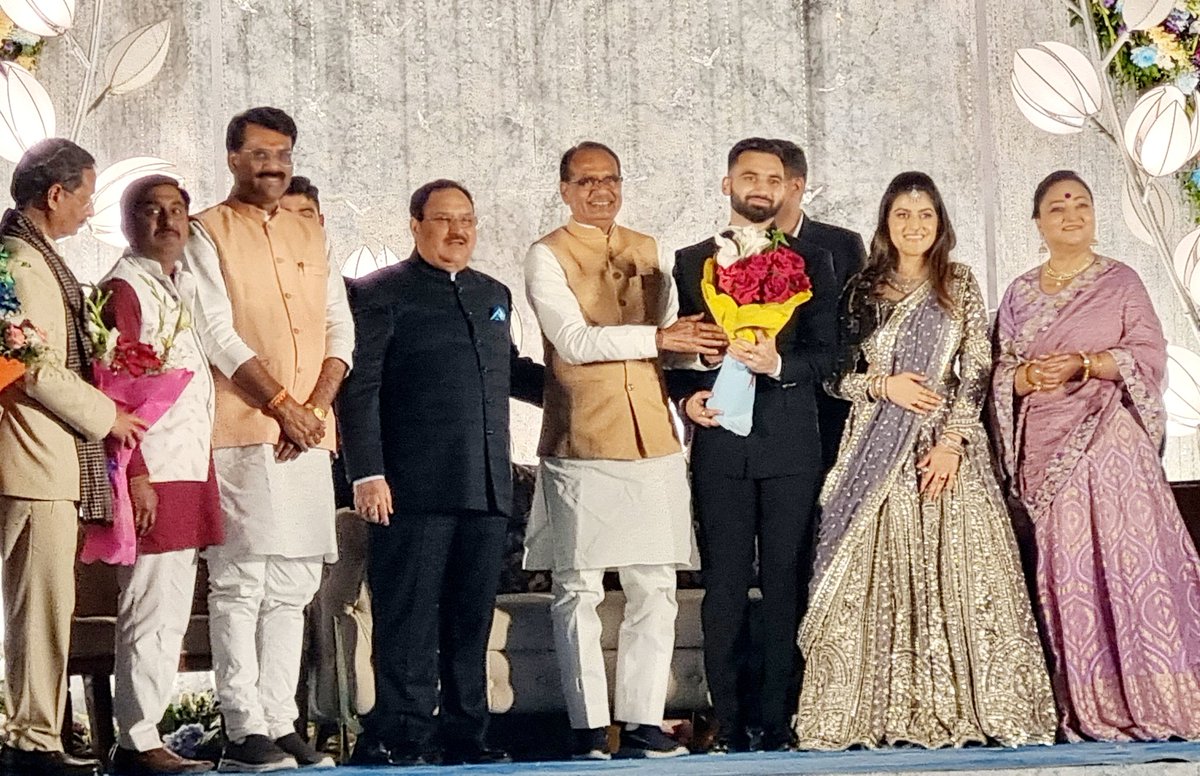 MouryaBjp's tweet photo. ಬಿಜೆಪಿ ರಾಷ್ಟ್ರೀಯ ಅಧ್ಯಕ್ಷರಾದ ಶ್ರೀ ಜೆ ಪಿ ನಡ್ಡಜೀ ರವರ ಮಗ ಶ್ರೀ ಹರೀಶ್ ನಡ್ಡ ರವರ ಮದುವೆಯ ಅರತಕ್ಷತೆಯಲ್ಲಿ ಮಧ್ಯಪ್ರದೇಶದ ಮುಖ್ಯ ಮಂತ್ರಿ ಶ್ರೀ ಶಿವರಾಜಸಿಂಗ್ ಚವ್ಹಾಣ್ ಕೇಂದ್ರ ಸಚಿವರಾದ ಕುಮಾರಿ ಶೋಭಕರನ್ಲಾಜೆ ರವರೊಂದಿಗೆ ಬಾಗವಹಿಸಲಾಯಿತು https://t.co/MgwKAfh7XS