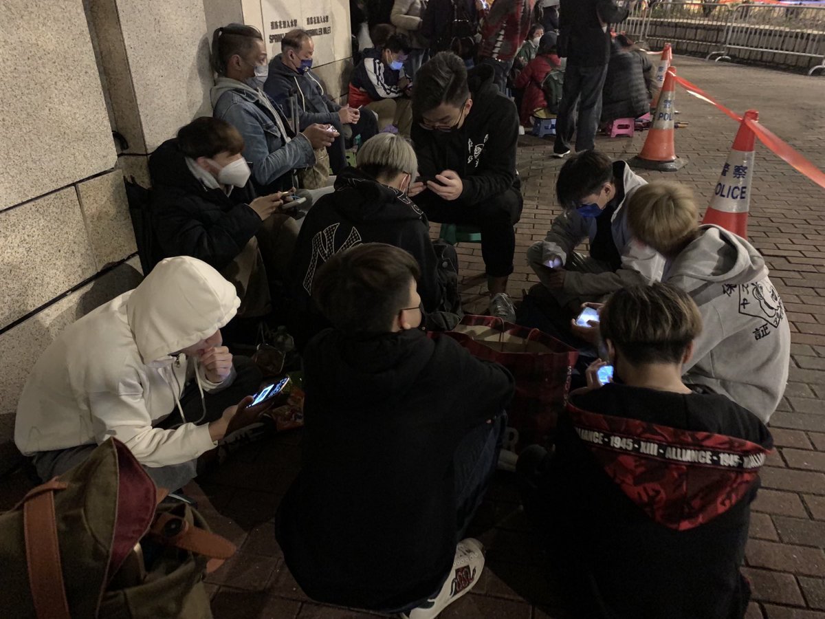 galileocheng's tweet photo. At 2am #Hongkong, a group of youngsters were waiting outside court for #NSL47 case - pan-democrats primaries “subversion”. Led by a mid-age women taking group photos, occasional chat w police, a highly suspicious effort to take up all 39 in-courtroom public seats
(Supplied Photo) https://t.co/9F8WQ9gixF
