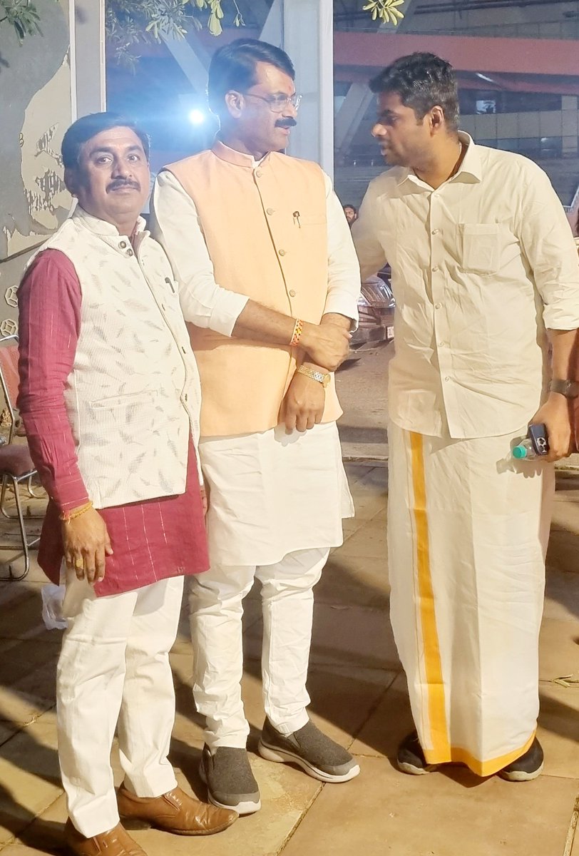 MouryaBjp's tweet photo. ಬಿಜೆಪಿ ರಾಷ್ಟ್ರೀಯ ಅಧ್ಯಕ್ಷರಾದ ಶ್ರೀ ಜೆ ಪಿ ನಡ್ಡಜೀ ರವರ ಮಗ ಶ್ರೀ ಹರೀಶ್ ನಡ್ಡ ರವರ ಮದುವೆಯ ಅರತಕ್ಷತೆಯಲ್ಲಿ ಮಧ್ಯಪ್ರದೇಶದ ಮುಖ್ಯ ಮಂತ್ರಿ ಶ್ರೀ ಶಿವರಾಜಸಿಂಗ್ ಚವ್ಹಾಣ್ ಕೇಂದ್ರ ಸಚಿವರಾದ ಕುಮಾರಿ ಶೋಭಕರನ್ಲಾಜೆ ರವರೊಂದಿಗೆ ಬಾಗವಹಿಸಲಾಯಿತು https://t.co/MgwKAfh7XS