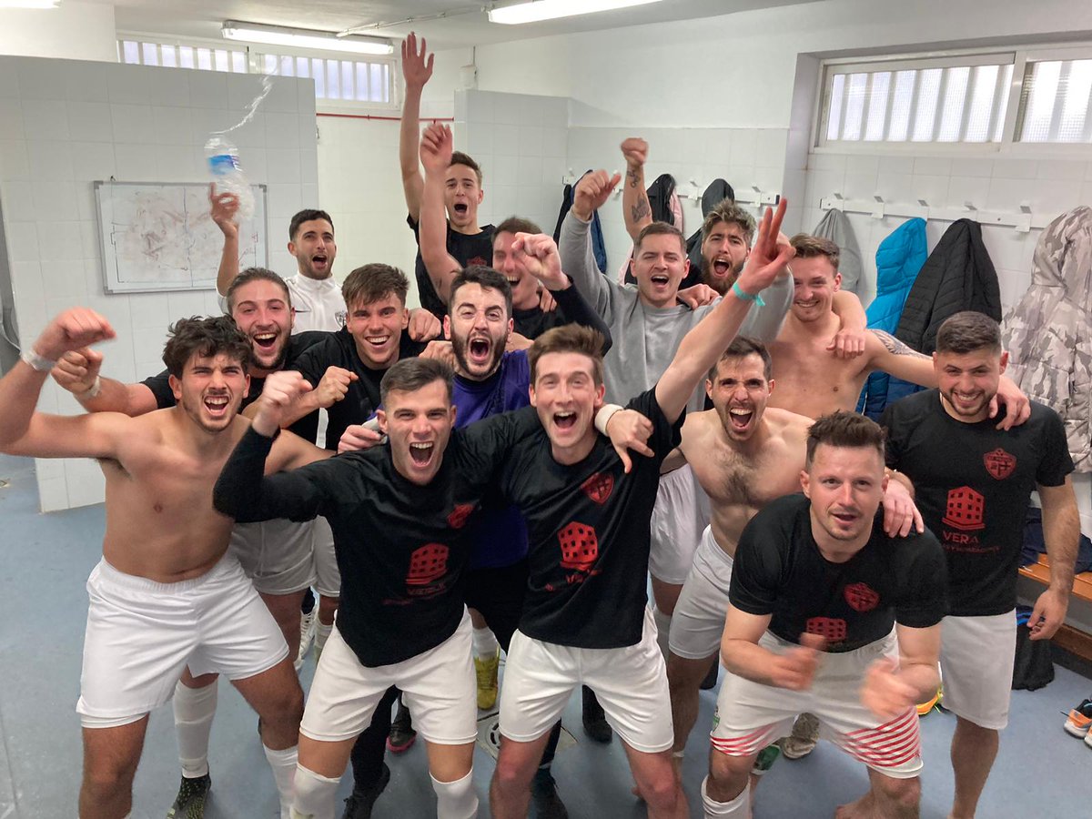 Temporada 2022/23 | Jornada 18

@cdcbaza 1-2 #AtletismoPadul
⚽⚽ Raúl Guerrero

Nos lo merecíamos, y frente a un gran rival que no paró de luchar hasta el final. Tres puntos claves para la clasificación pero sobretodo para el grupo.

#VamosPadul #ElPadul #ValledeLecrin #Granada