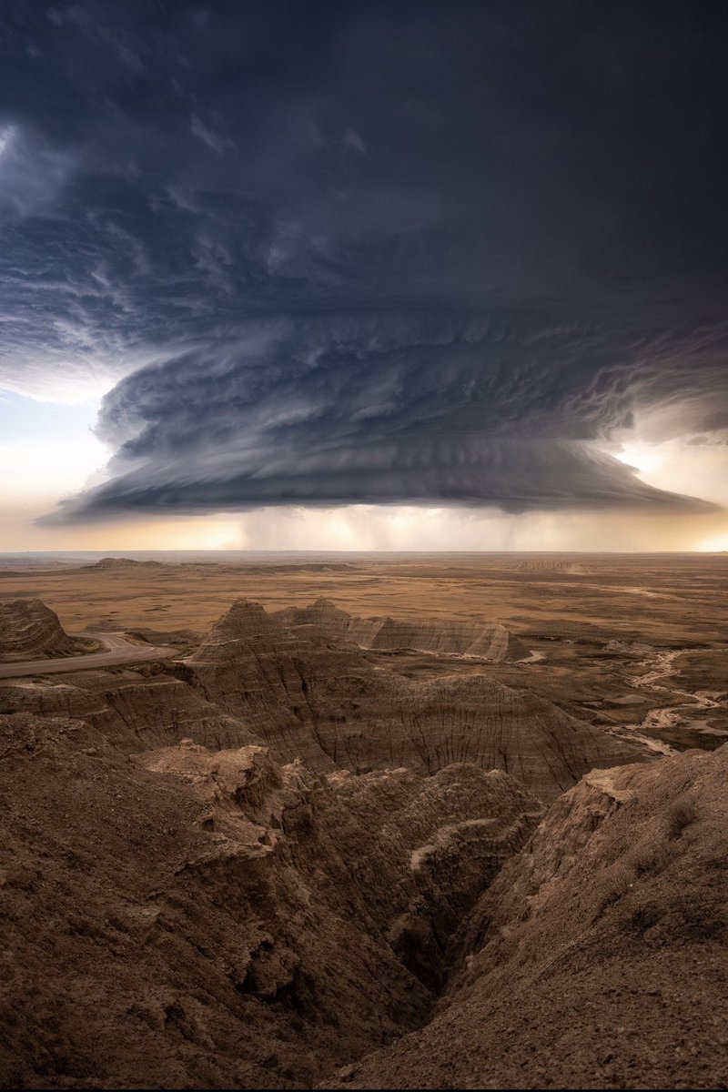 Happy National Weatherperson’s Day! Here’s to the badass individuals who do the heavy legwork for the chasing community! 🌪️⚡️

#nationalweatherpersonsday #girlswhochase #wxtwitter