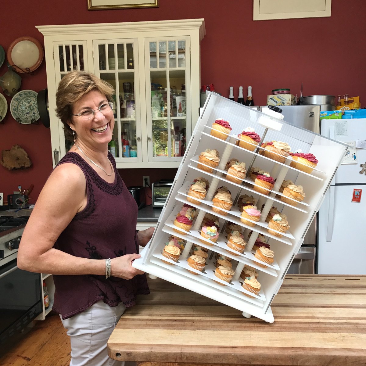 Head to the 4th photo to see how we felt when Better Homes &amp; Gardens named our CupCakeSafe The Best CupCake Carrier for Professional Bakers! 🎉

Find the CupCakeSafe here: cakesafe.com/store#!/The-Cu…

#cupcakecarrier #cupcakesafe #cupcakeoftheday #bakersgonnabake #cupcakedesign
