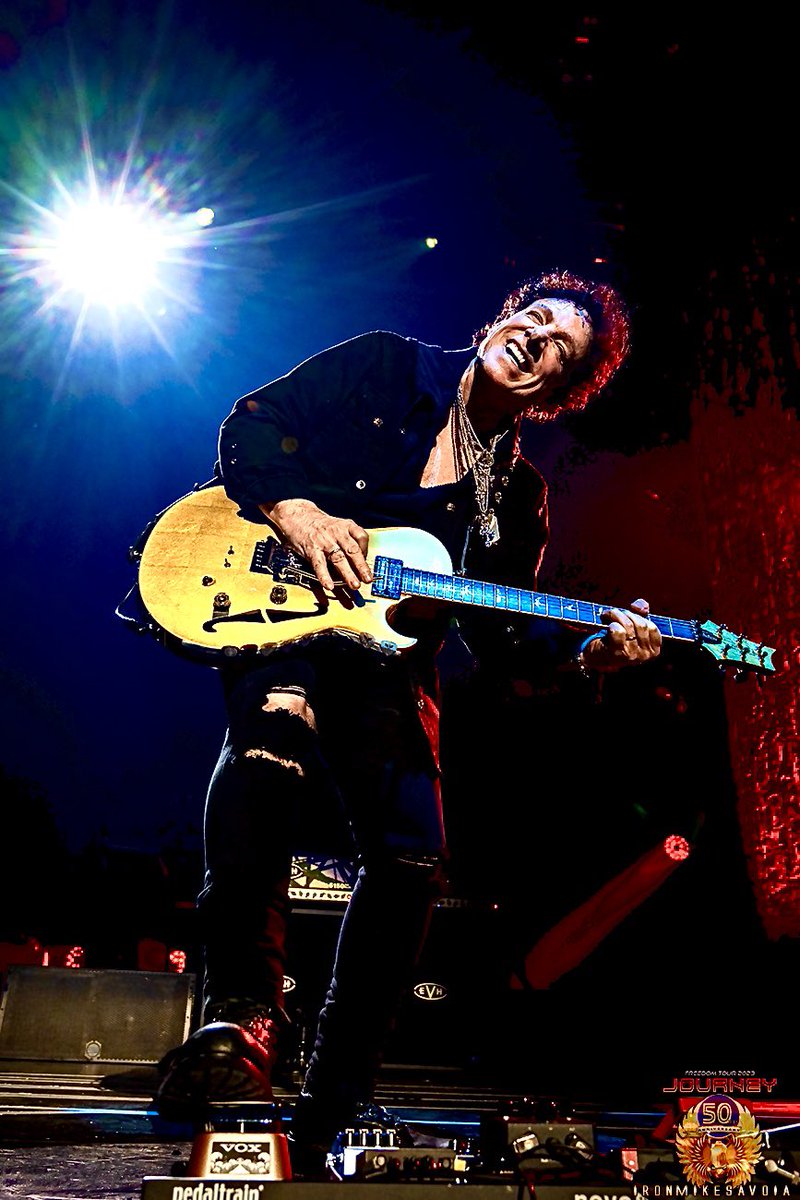 NealSchonMusic's tweet photo. Let’s rock ! @NealSchonMusic @JourneyOfficial https://t.co/9w6aRjKVHS