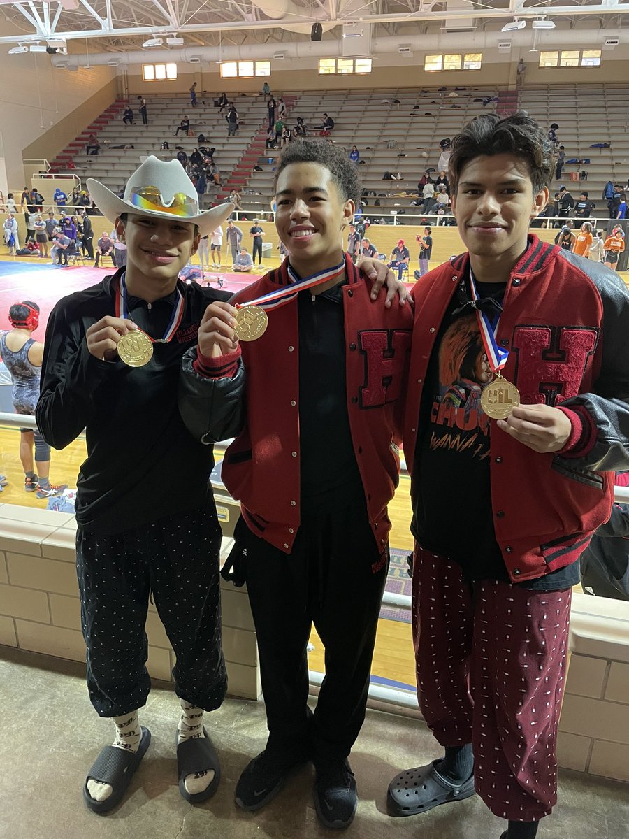 The Hillcrest Boys Wrestling Team were District Runner-up at the District 7-5A Championship.  The boys have 9 wrestlers and 2 alternates moving on to the Region Championship on February 10-11.  Of those 11 wrestlers 5 were District Champions.  Great job boys!!!