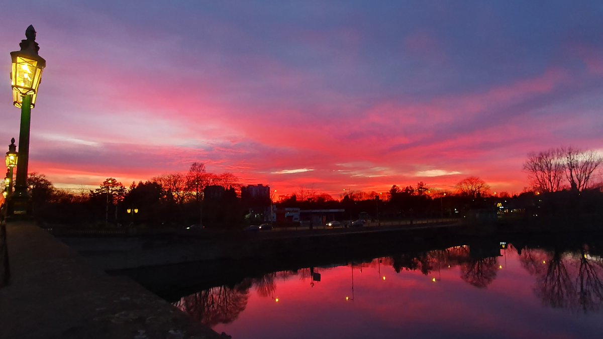 Freedom_Capture's tweet photo. Spectacular sunset tonight! @ThePhotoHour @Cat_Phillips @WorcsWhitehouse @PhotographyWx
@WorcsTravel @WorcesterBID @StormHour @WorcsCarnival
@worcester_uni @_sundaysunsets_
@SevernUnlocked @worcester_uni @Jacksweatherch1 @VisitWorcs 
@MadHattersNYC @RoarLoudTravel
#loveukweather https://t.co/ijsPw23Jzh