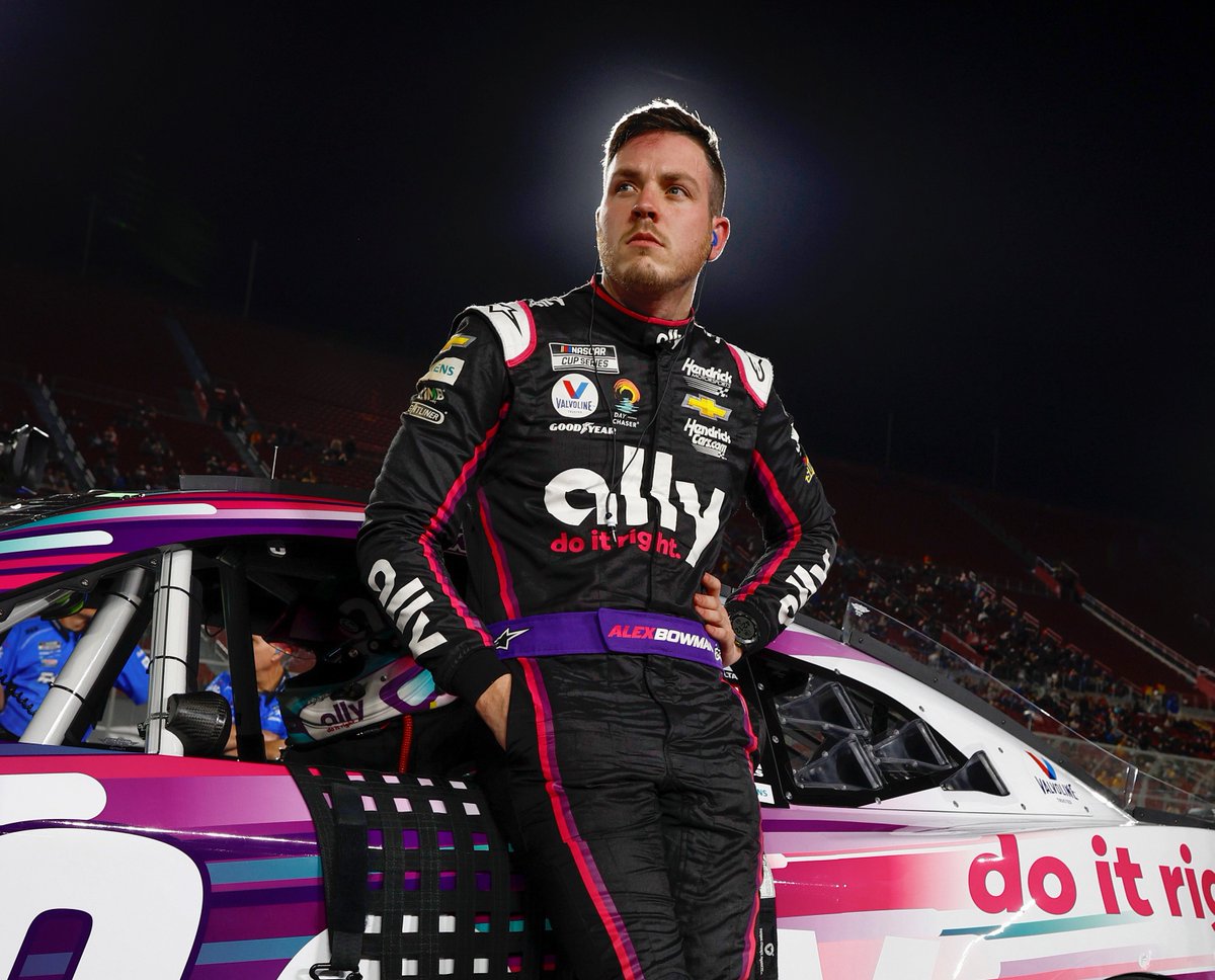 Alex_Bowman's tweet photo. Back at track and back in black 🤘🏼 https://t.co/TFMr0FCKjx