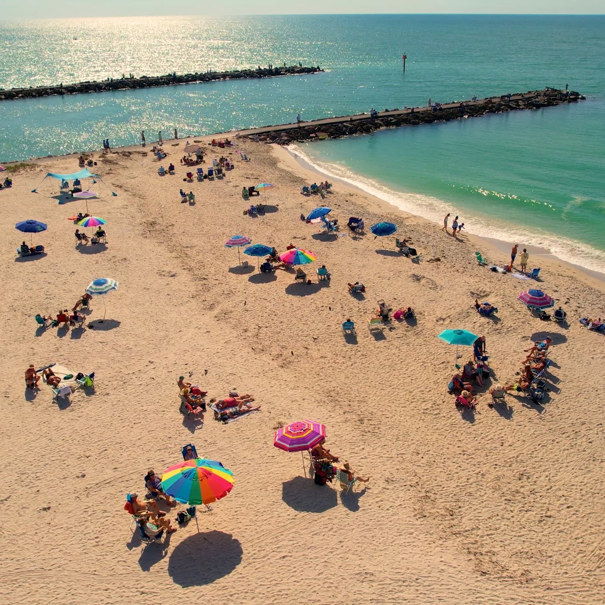 May all your days be filled with beach umbrellas. ⛱️☀️❤️ #sarasotabeachvibes

📷 @tampa_aerial_media
📌 North Jetty Beach