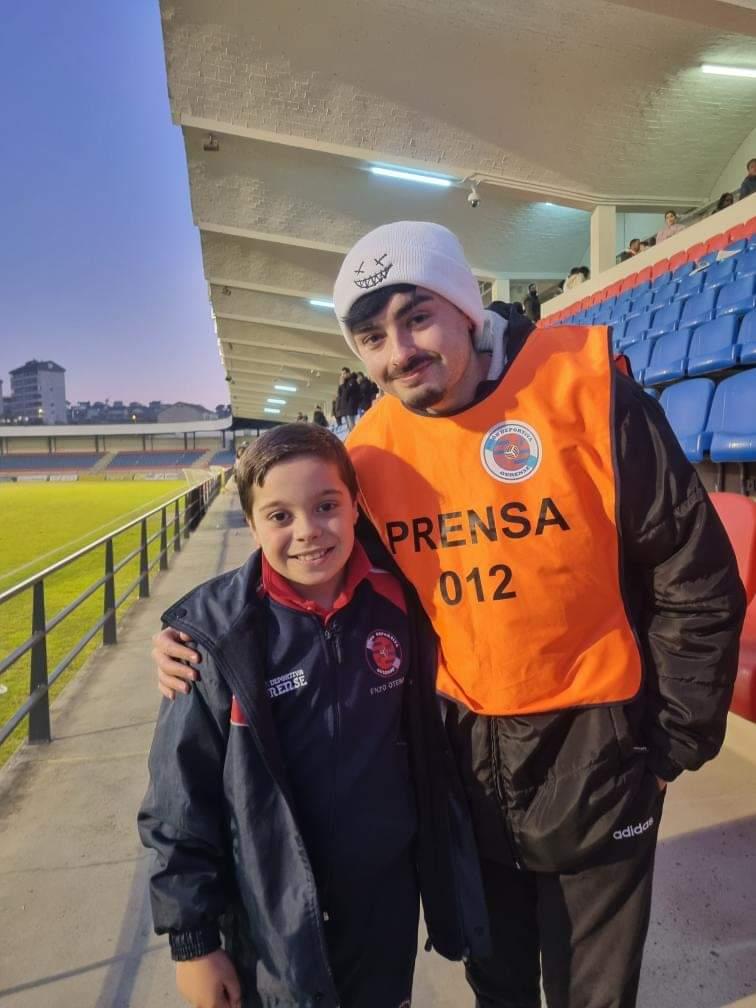 Vivimos un ambientazo e unha remontada tremenda no Couto 🔥

Ademais, estivemos co crack de Enzo <a href="/UDOurense2014/">UD Ourense 🐺</a> 

Un verdadeiro pracer visitarvos! Grazas ♥️🐉