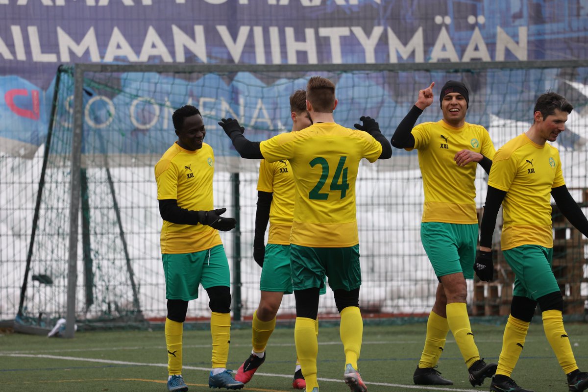 EsPa voitti tänään vakuuttavasti Salon Wilppaan 3-1 #harjoituspeli #kolmonen #jalkapallokuvat #wilpas @EsPa_Edustus  #keltavihreä #seisomakatsomo 

tahtipari.kuvat.fi/kuvat/EsPa/Kau…