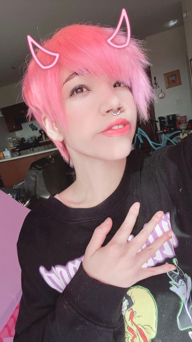DecklynnM00's tweet photo. #pink #love #pastelpink #pinkemo #decklynn #decklynnmoo #decklynnkastle #castle #horns #pinklips #eyebrows #femboy https://t.co/fHY0yTUAmO
