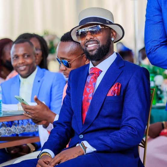 ssalongocrime3's tweet photo. Dear God me and @eddykenzoficial 's daughtaz @RemaRema001 @AamahOffical pray u grant papa the @RecordingAcad #GlobalMusicPerformance win so we can smileeeeeeee and be happy #EddyKenzoAtGrammys #Eddykenzo
#GRAMMYs
#Grammys2023 https://t.co/yksN0luGRO