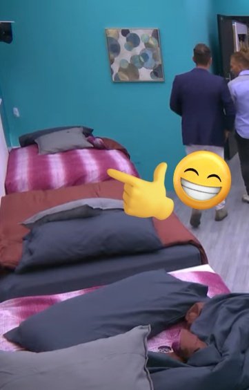 mariohawca's tweet photo. Lo que tienen en común
#GG ex novia de Montero
#NachoC. Novio de DEMONIE.
#PATY🎄 🔮🧿🪬
ES LA 🛏️
🛏️
🛏️
#lcdlf3
#LCDLF3 https://t.co/0ZeSys5tRh
