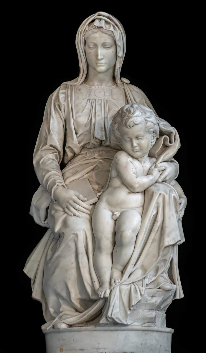 Michelangelo Buonarroti (1475 - 1564), 'Madonna of Bruges' (c. 1503 -1505) escultura de mármol (h. 128 cm.), nave lateral derecha de la Iglesia de Nuestra Señora, Brujas, Bélgica. (Click en la foto para verla entera)