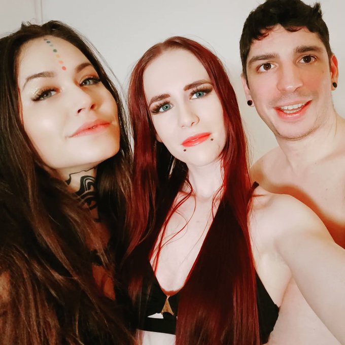 Pre scene selfie with @Falco_white &amp; @MariGalore https://t.co/uk8TgR4jB9<a class="tags" target="_blank" title="On Twitter" href="/?out=eyJ0eXAiOiJKV1QiLCJhbGciOiJIUzUxMiJ9.eyJpYXQiOjE3MjE4ODg0MDcsImlzcyI6InR3cG9ybnN0YXJzLmNvbSIsIm5iZiI6MTcyMTg4ODQwNywiZXhwIjoxNzUzNDI0NDA3LCJyZWRpcmVjdF91cmwiOiJodHRwczovL3R3aXR0ZXIuY29tL0ZhbGNvX3doaXRlIn0.LeWBJdWXfSLXQyRWHBsyn8FfEjMAMLeFPNRojVxVguQIk_EQWCS7oVIFm42w4WxBIbBl9L4EvgOnF6578kdMlw">@Falco_white</a><a class="tags" href="/tag/marigalore">@marigalore</a><a href="/tag/snapchatfilter"class="tags"><span>#snapchatfilter</span></a><a href="/tag/idontlooklikethat"class="tags"><span>#idontlooklikethat</span></a>