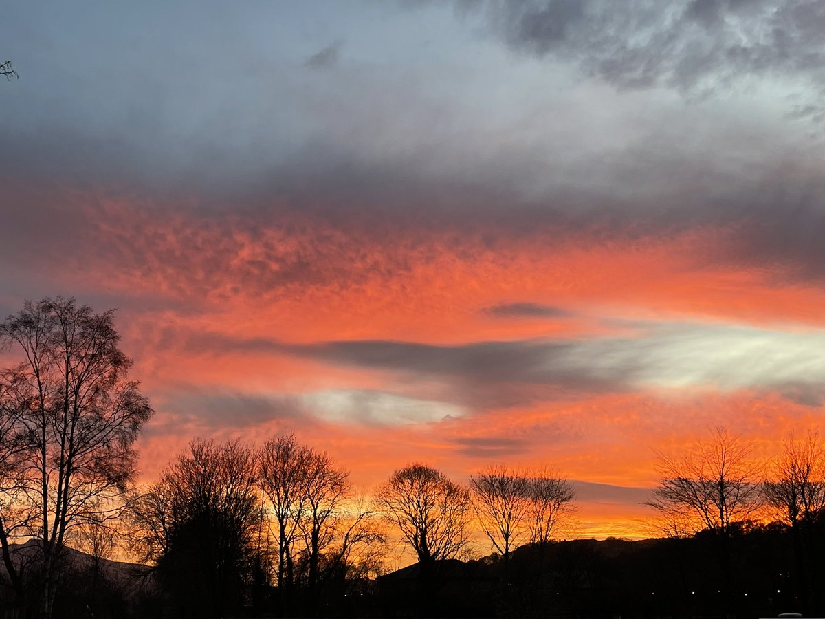 beckers1000's tweet photo. More of this evenings amazing sunset! 🏴 #Bala #lakebala #llyntegid #tegid #sunswt https://t.co/AgDLd2G7u4