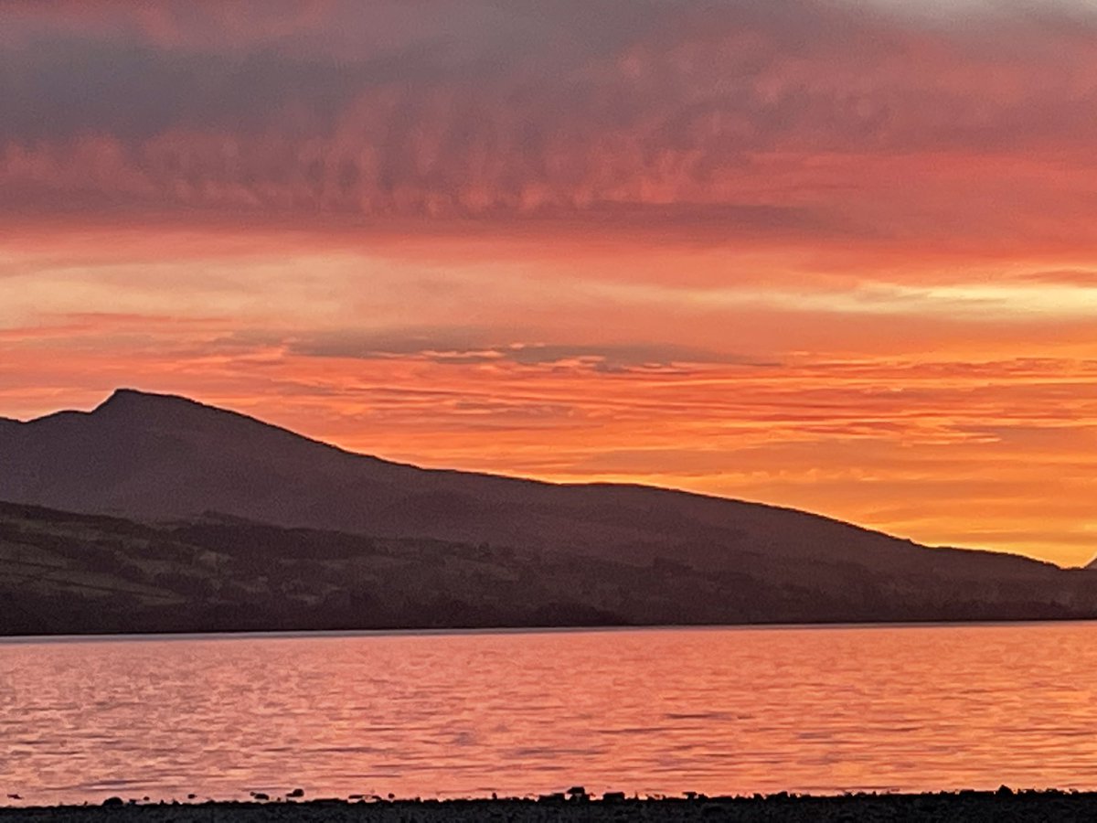 beckers1000's tweet photo. More of this evenings amazing sunset! 🏴 #Bala #lakebala #llyntegid #tegid #sunswt https://t.co/AgDLd2G7u4