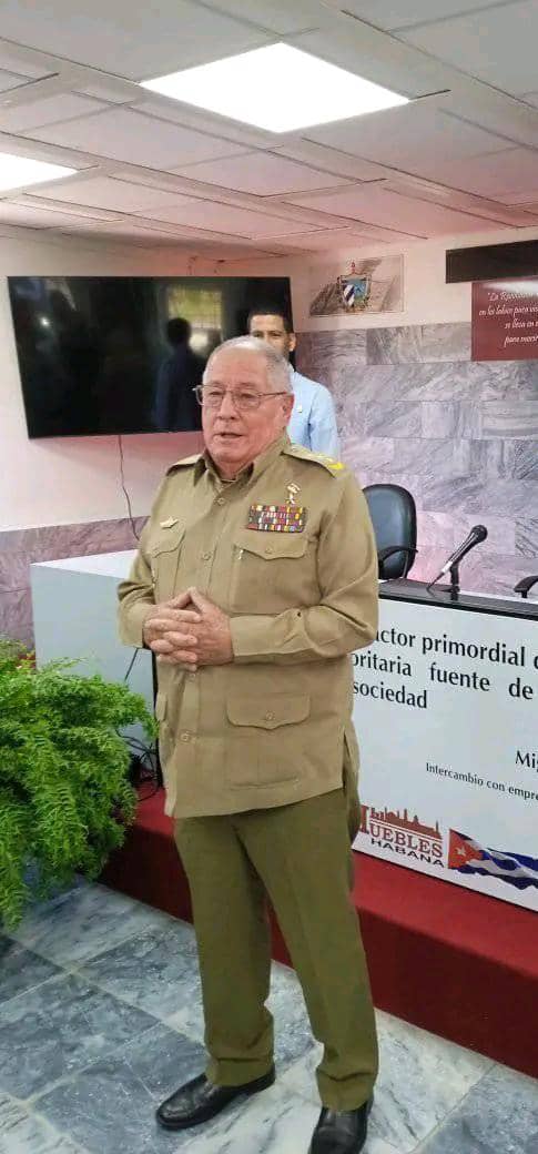 MinfarC's tweet photo. El Ministro de las FAR Álvaro López Miera,  miembro del Buró Político en la mañana de hoy fue nominado como candidato a diputado a la Asamblea Nacional del Poder Popular por municipio del #Cotorro 
#MejorEsPosible https://t.co/OGPGiB7gGm