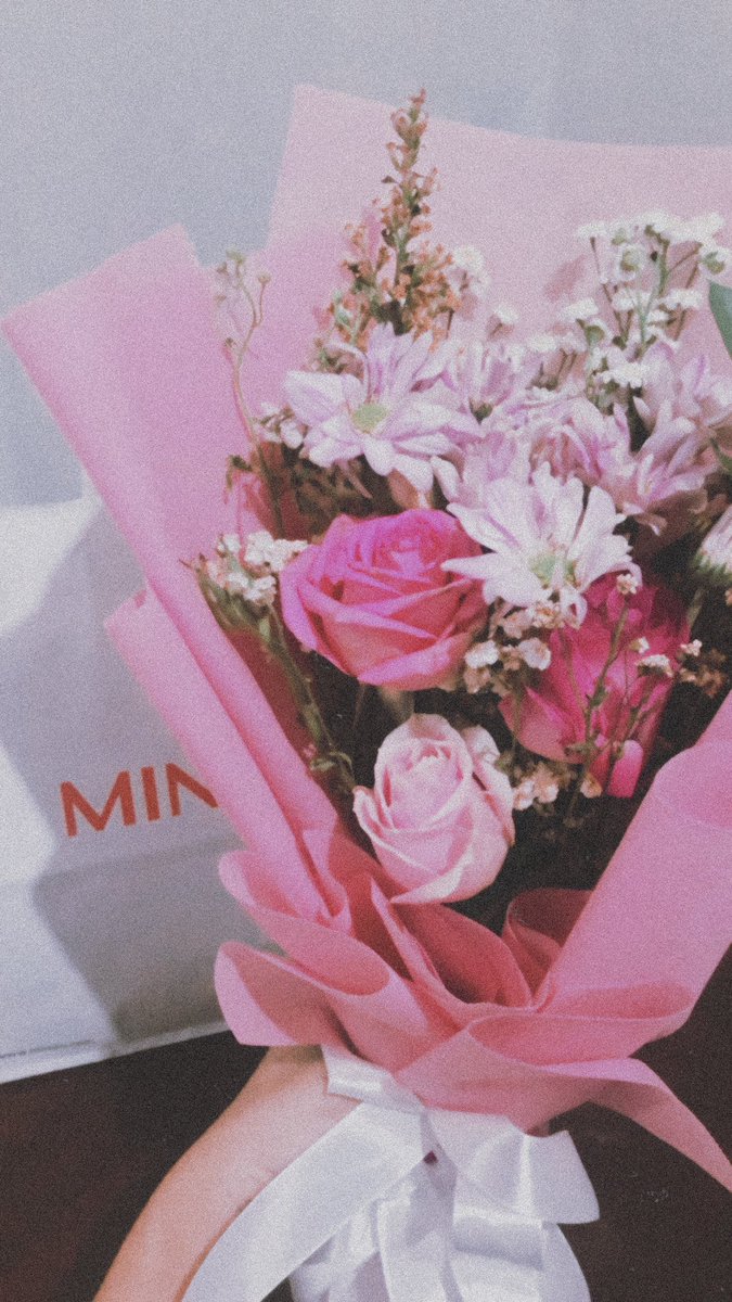 Micm0u's tweet photo. first gift on my graduation day😖🫶🏻 https://t.co/fyqXN2EEoD