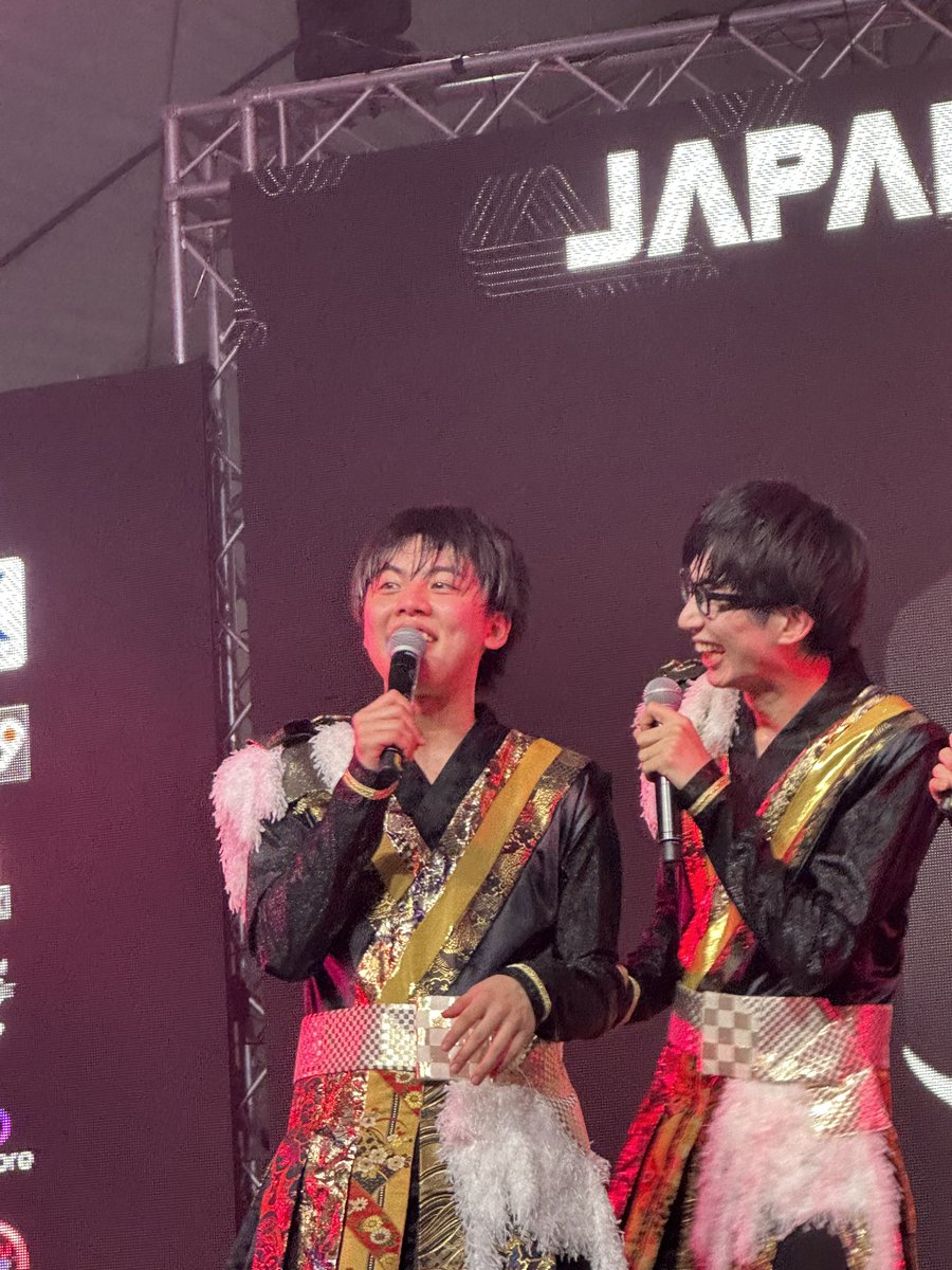kokokoko3_dayo's tweet photo. なるなぎチャンス🥹👍💜💖💜💖
ずっとニコニコしながらなぎちゃんのこと見てるなるきくんかわいいKAWAIIカワイイ🎶
#JAPANEXPOTHAILAND #ジャパンエキスポタイランド2023 #パンダドラゴン #PANDADRAGON https://t.co/vSvK78k1yj