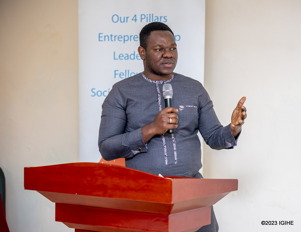 Fásọ̀ràntì 'Fash' Dámilọ́lá tweet media