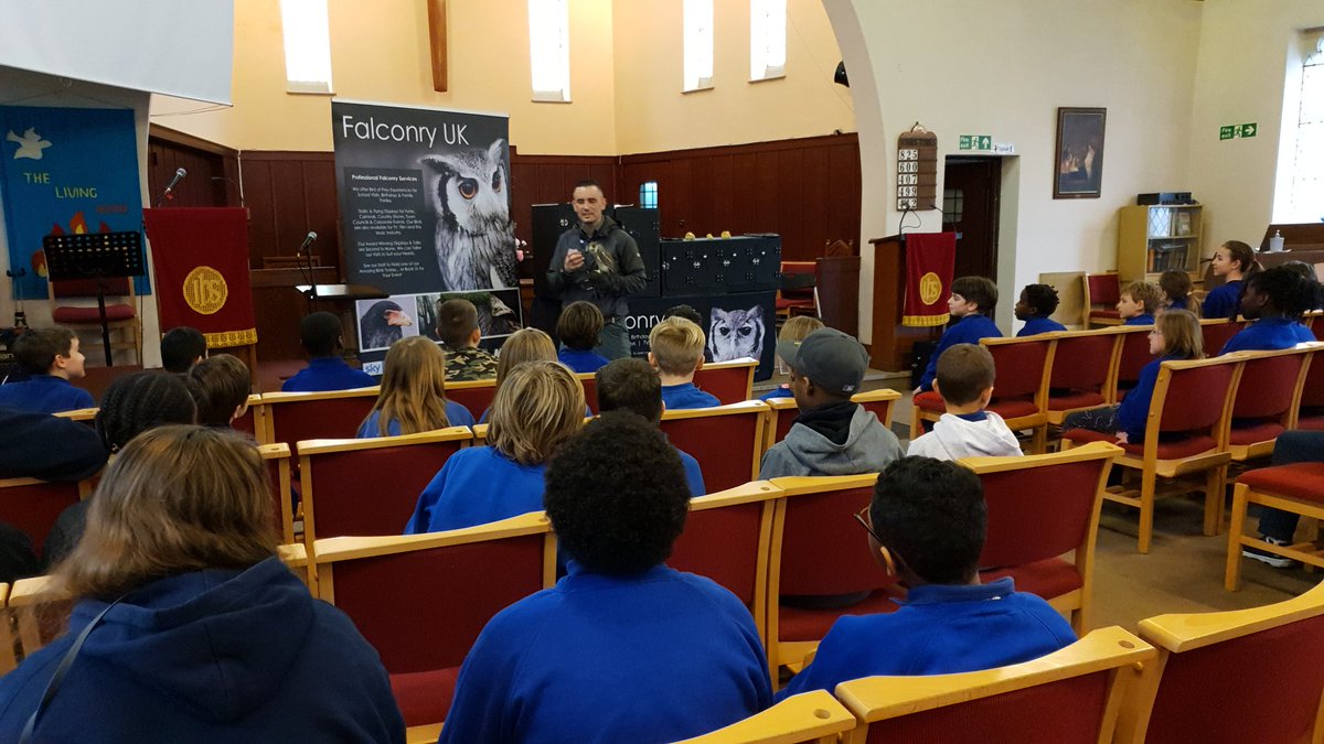 3rdenfieldbb's tweet photo. Yesterday our Anchors and Juniors joined with 100+ members of @enfieldbb for an Activity Afternoon at 1st Enfield HQ including craft, games and the opportunity to learn about and meet some fantastic birds of prey π¦
π¦ thanks to Falconry UK! #BoysBrigade #BBAdventure #BBinLondon https://t.co/FXDQIeGgd0