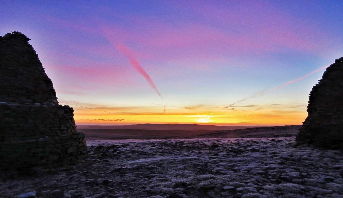 oldcrofthouse's tweet photo. Our New Year tradition of watching sunrise from Nine Standards may have been a little delayed but it was well worth the wait…
#FullMoon #SnowMoon #setthealarm #kirkbystephen #frostymorning #winterwalks @VisitEden @NorthPennAONB #watchingsunrise #YorkshireDalesNationalPark https://t.co/cQjC2OptAM