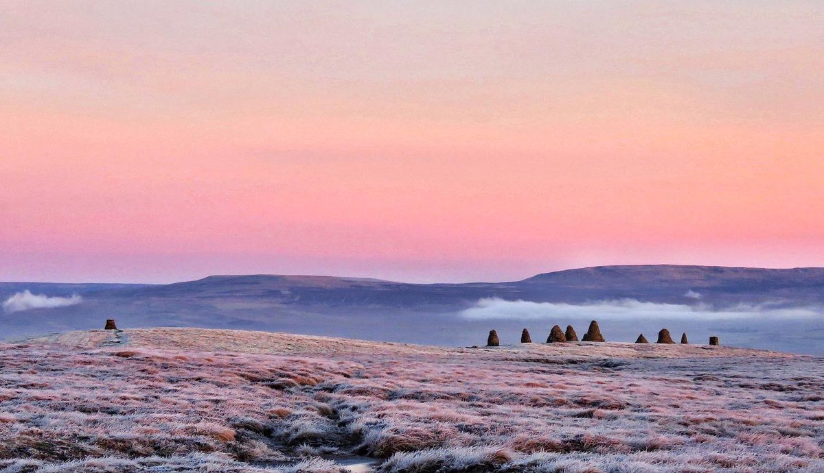 oldcrofthouse's tweet photo. #ninestandardsrigg #c2c #coasttocoastwalk #wainrightwalks #coasttocoastpath #localwalks #makethemostofeveryday #sunrise #sunrisewalk #viewformiles https://t.co/DaAQhUY8rg