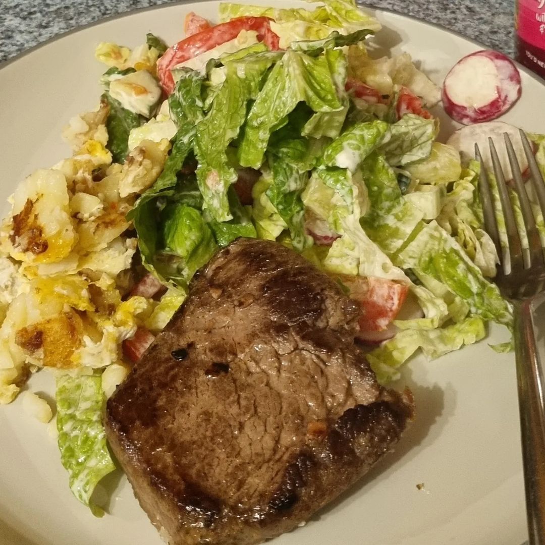 brown_saddie's tweet photo. My Dinner is stake And salad
#LetsDinner https://t.co/sZhusmenZ1