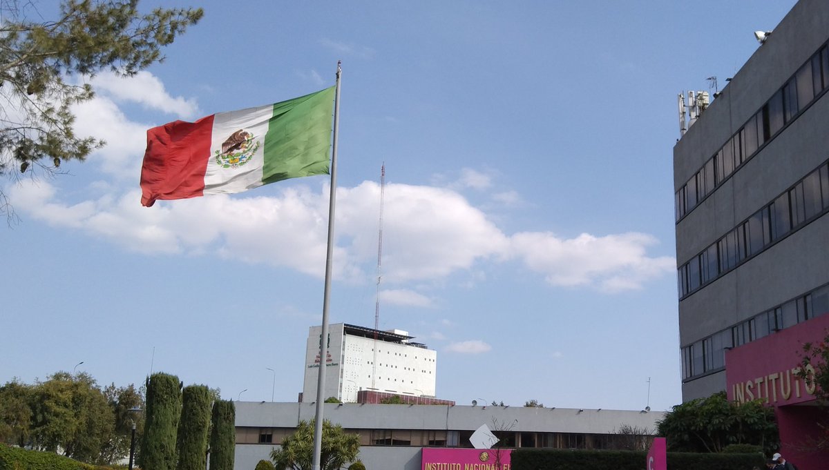 CiroMurayamaMx's tweet photo. Hoy, 5 de febrero, día de la Constitución conviene defenderla:

Dice que tenemos derecho a elecciones libres y auténticas.

No las perdamos. Que ningún tirano te quite tu voto libre y secreto. https://t.co/IN4zVK9EPO