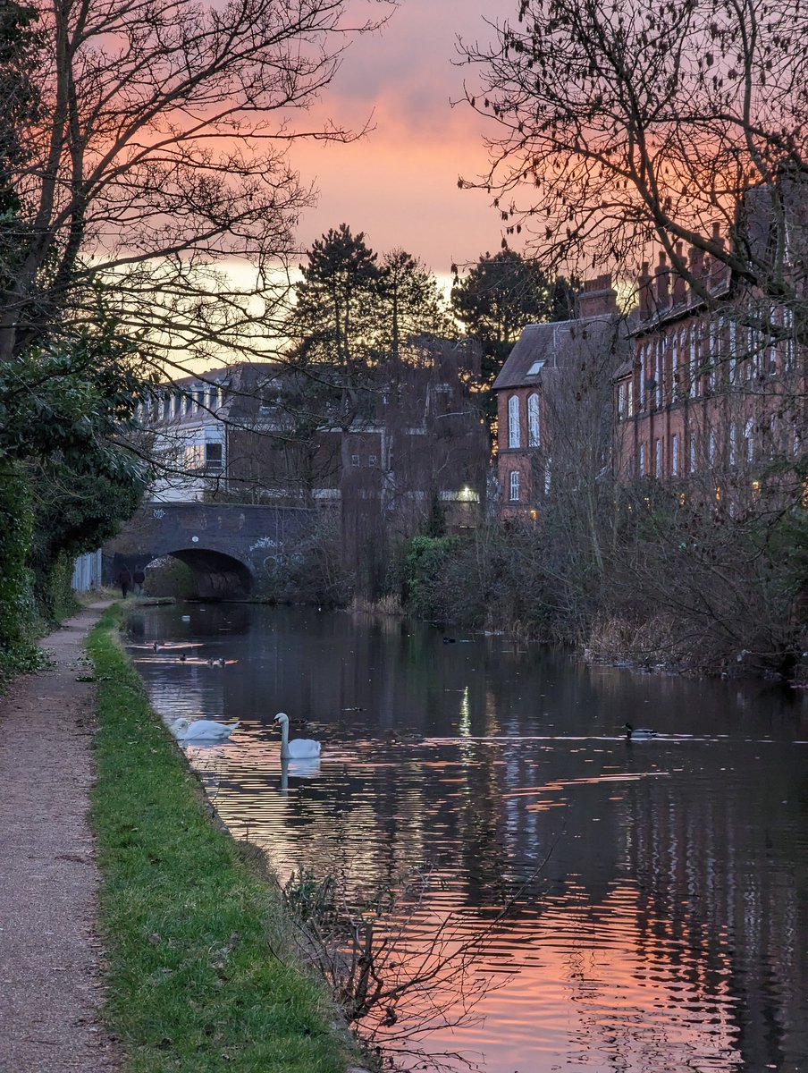 Glorious light and wonderful reflections- #Coventrycanal