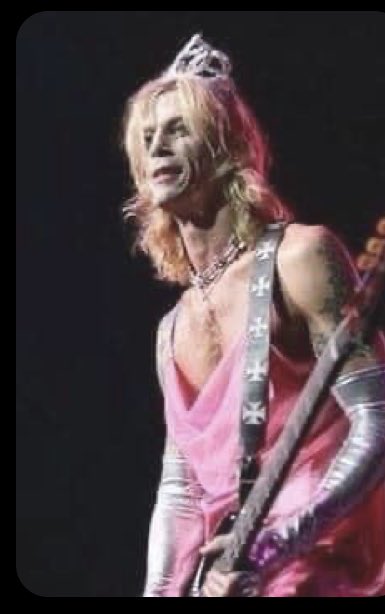 HAPPY BIRTHDAY TO MY FAVORITE FAMOUS PERSON EVER DUFF MCKAGAN 