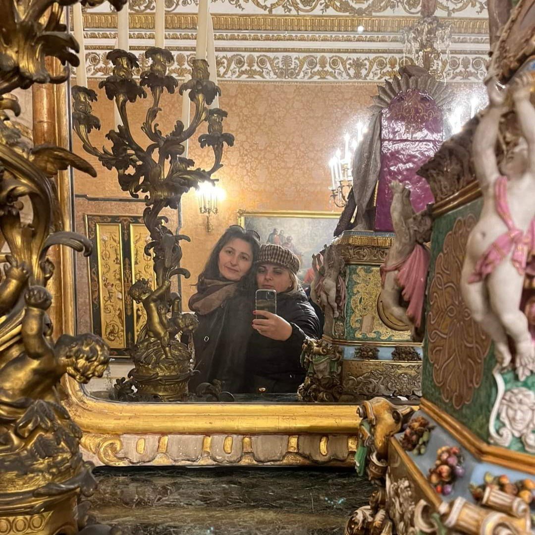 PalazzoRealeNap's tweet photo. In questa fredda domenica di #febbraio, in ben 5266 avete riscaldato l'atmosfera del @PalazzoRealeNap!🥶🥰
Vi ringraziamo e vi diamo appuntamento alla prossima #domenicalmuseo del 5 marzo con una selezione dei vostri scatti di questa giornata! 😊
#palazzorealenapoli #museitaliani https://t.co/oDB2KM0zqZ