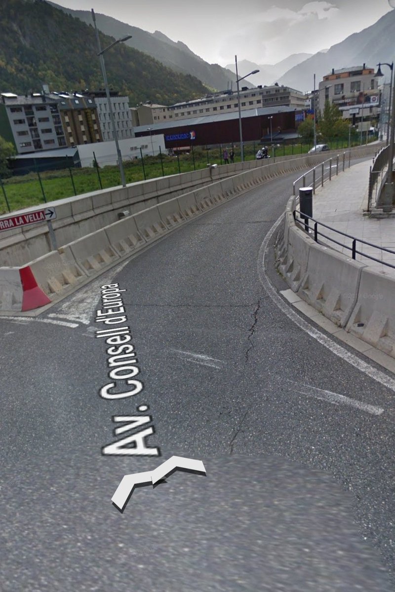 jsala69980257's tweet photo. @SandraTomasM També he vist bastants que s'enganxen a la rotonda de la dama de gel, quan giren direcció a Andorra la Vella. https://t.co/gRx0xoplCb