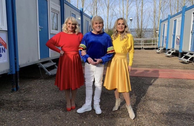 MikeReadUK's tweet photo. The Fizz climb to No.3 on this weeks Heritage Chart with 'Treasure Forever.' @TheFizzCMJ @Cherylbaker @mikenolanfizz @JayAstonC @mikestockmusic @MIKE_STOCK_HQ @rockefellastv @RegencyRadio @DownforceRadio @xptvglobal @LatestTVBtn https://t.co/QZR2NToU8E